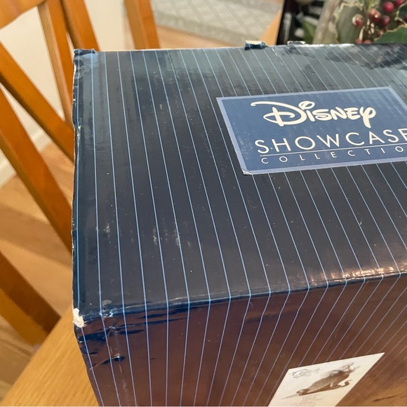 Disney Showcase Couture de Force Ursula Figurine - Picture 11 of 12